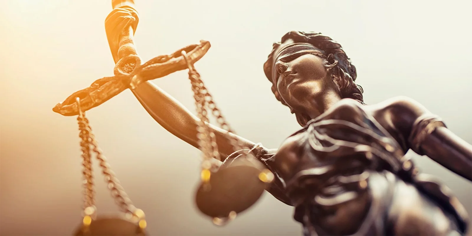 Homem demitido por atestado falso aciona a Justiça e é condenado por má-fé