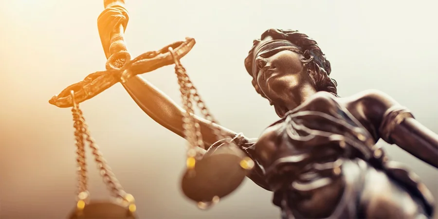 Homem demitido por atestado falso aciona a Justiça e é condenado por má-fé